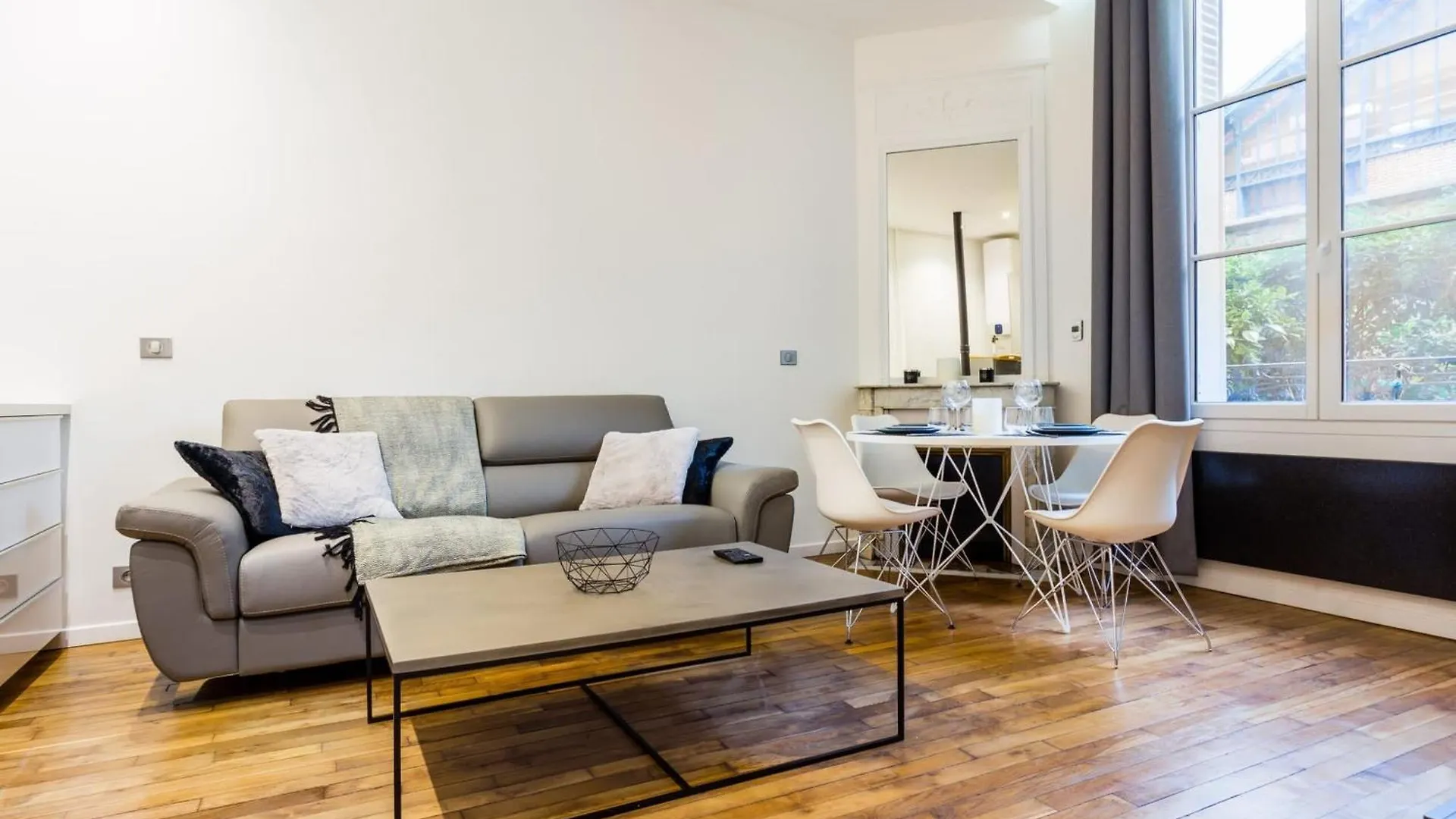 Peaceful Apartment - 1Br- 4P - Eiffel Tower باريس